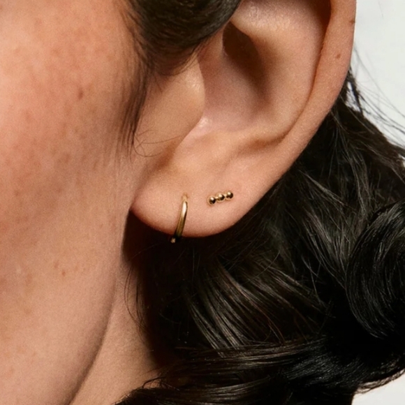 Mejuri Gold Spheres Bar Stud Earrings - Picture 2 of 4